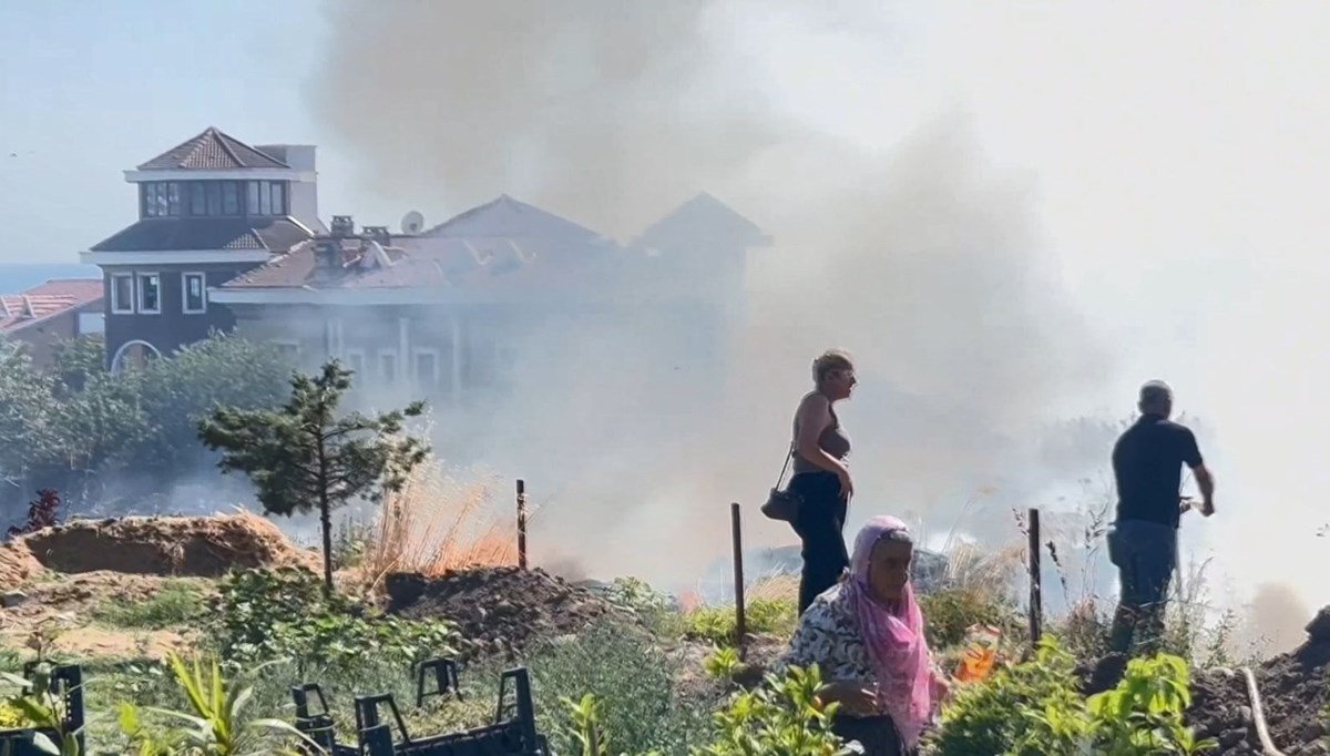 Beylikdüzü’nde otluk alanda korkutan yangın