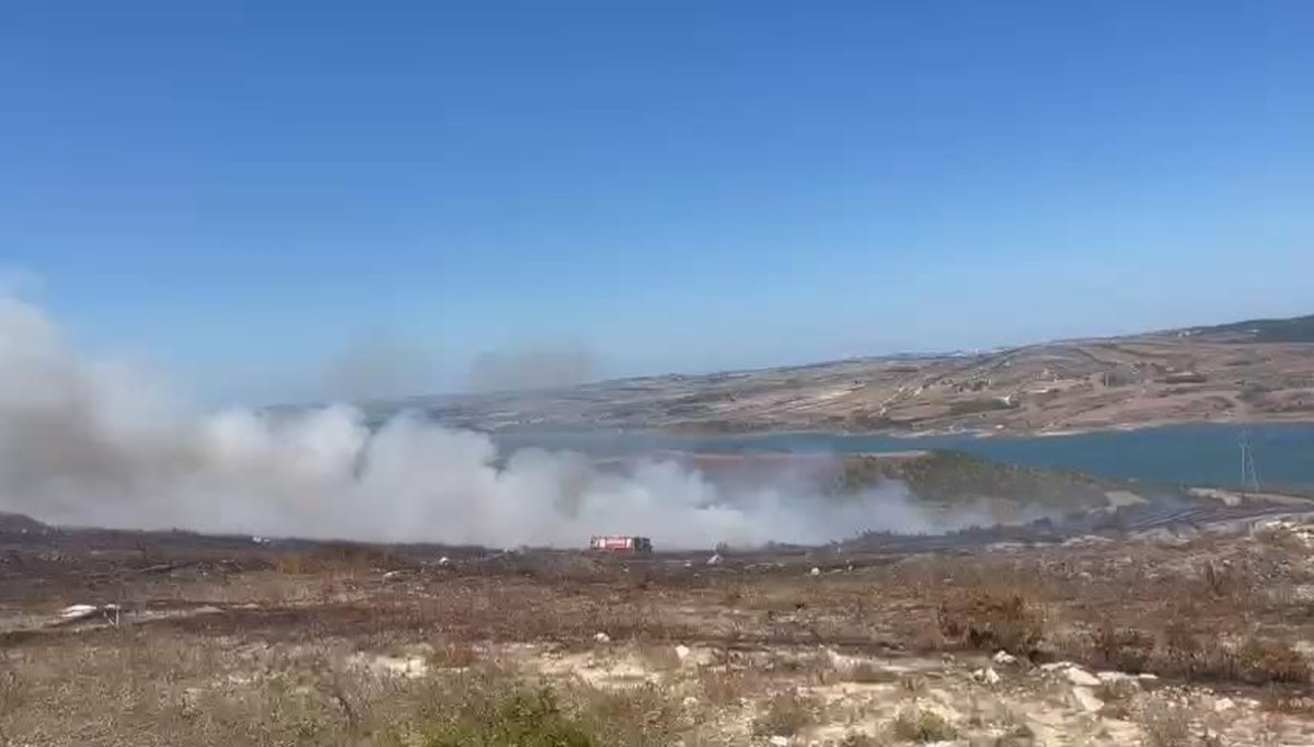 Arnavutköy’de ot yangını: Havadan müdahale başladı