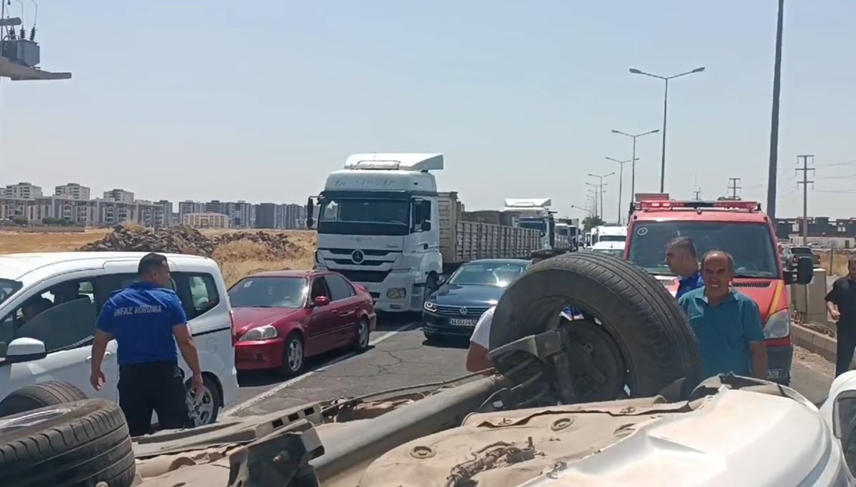 Diyarbakır’da zincirleme kaza: 3 kişi yaralandı