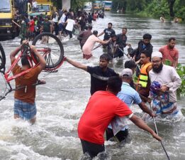 Hindistan ve Bangladeş’te sel felaketi: 36 ölü