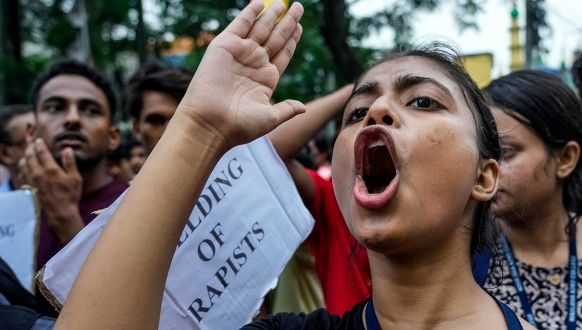 Hindistan’da stajyer doktorun tecavüze uğraması kadınları sokağa döktü