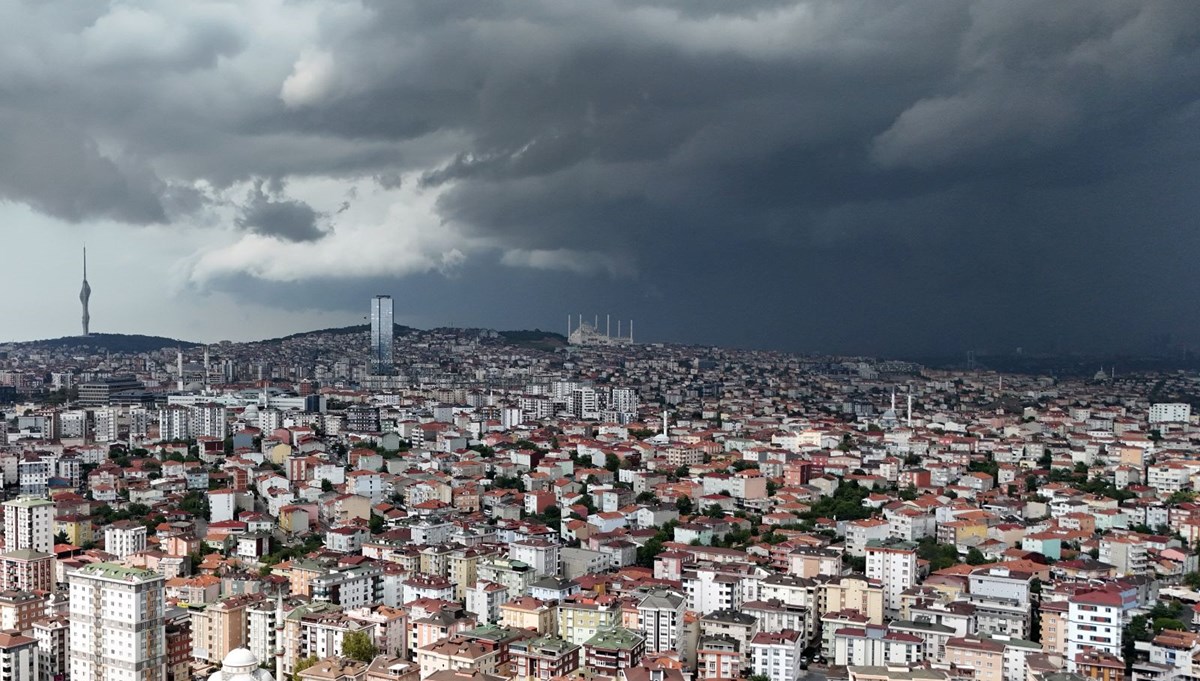 İstanbul’da şiddetli sağanak: Gökyüzünü kara bulutlar sardı