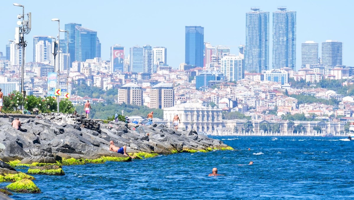 İstanbullular sahillere akın etti: Perşembeye dikkat!