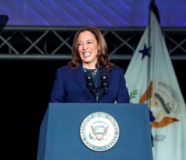 Kamala Harris aday olmak için yeterli oyu aldı