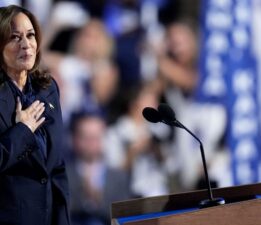 Kamala Harris, başkan adaylığını resmen kabul etti