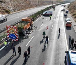 Lastik değiştirenlere TIR çarptı: 2 ölü, 1 yaralı