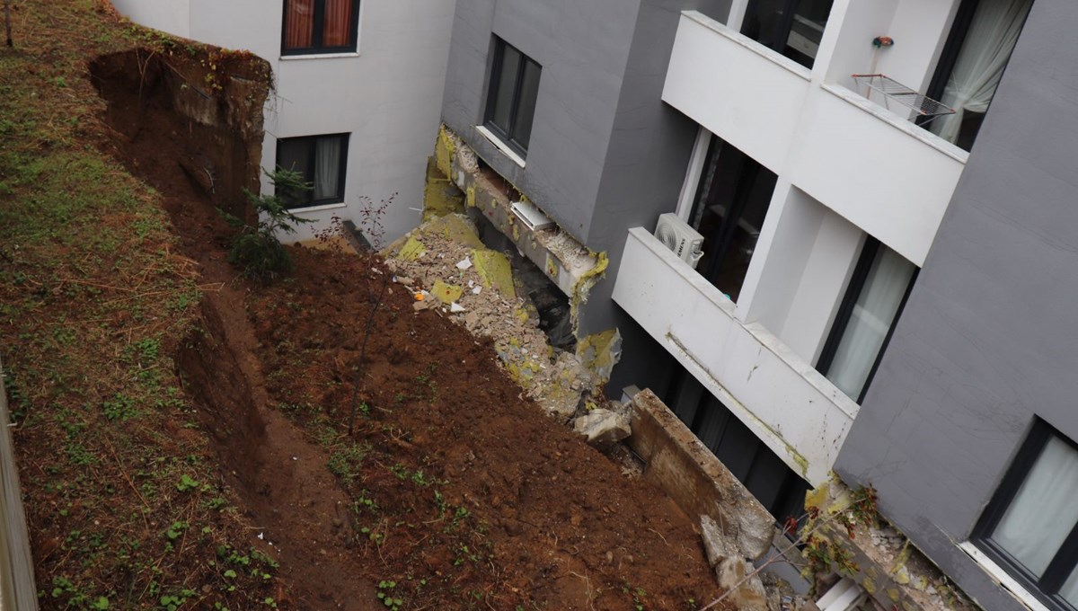 Ordu’da istinat duvarı çöktü: 48 daireli bina boşaltıldı