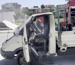 Sakarya’da park halindeki kamyonet alev aldı: 1 yaralı