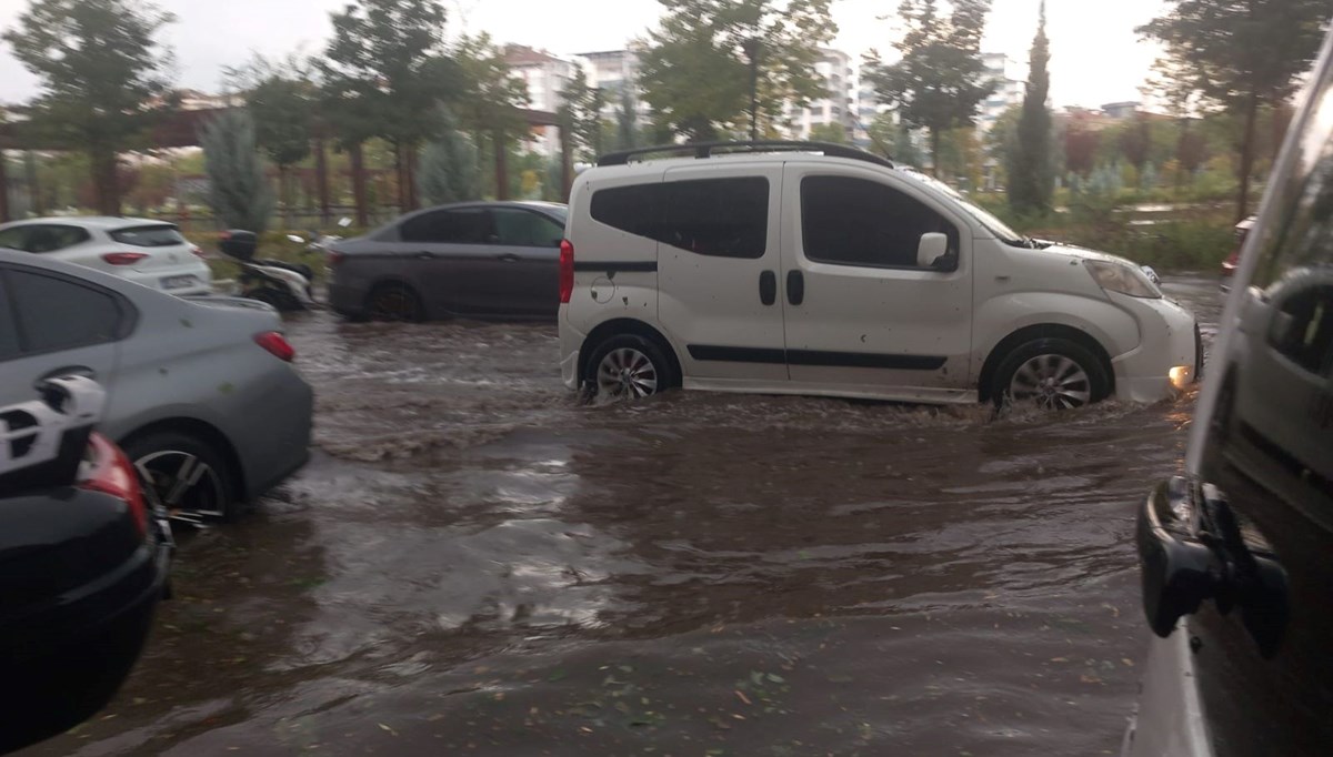 Diyarbakır’da caddeler göle döndü