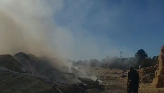 Elazığ’da tonlarca saman balyası kül oldu