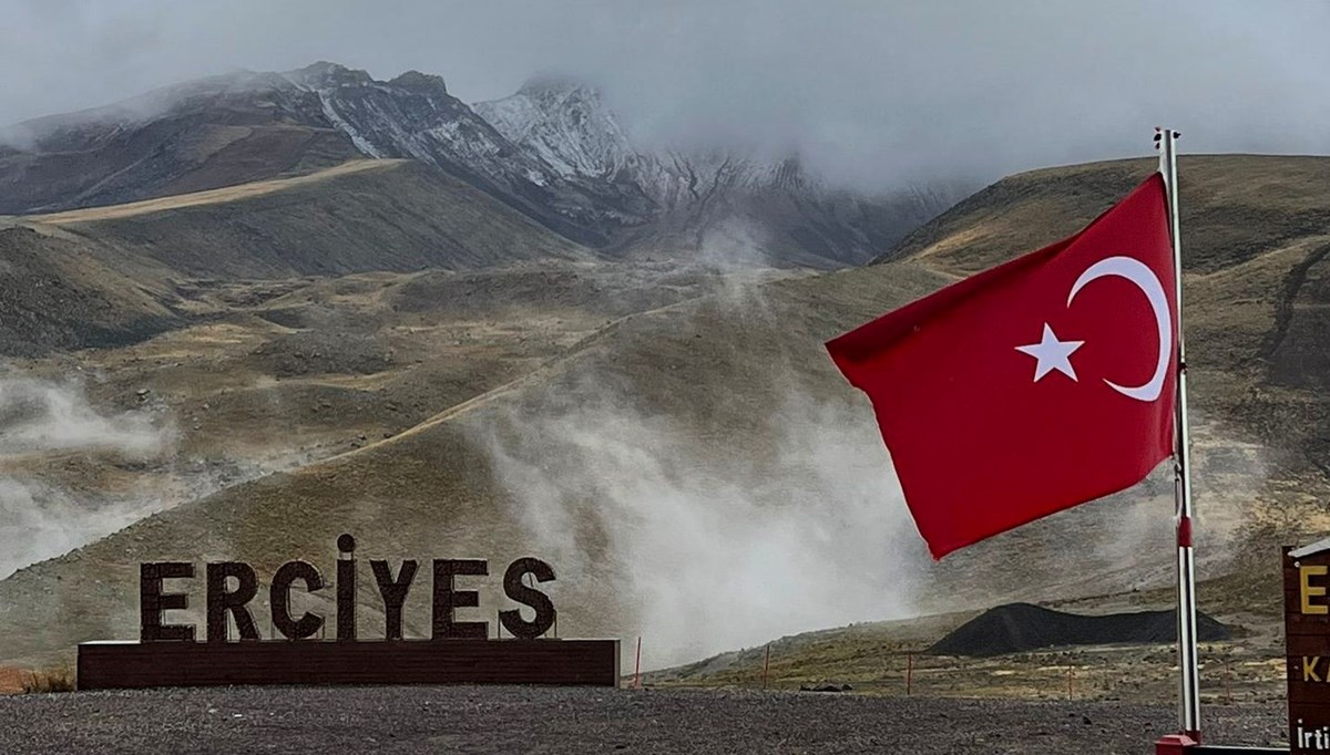 Erciyes’in zirvesi karla kaplandı