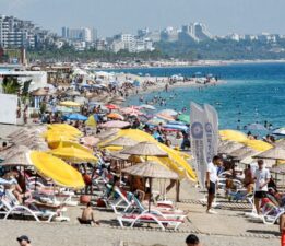 Eylülün son haftasında Antalya sahillerinde yoğunluk