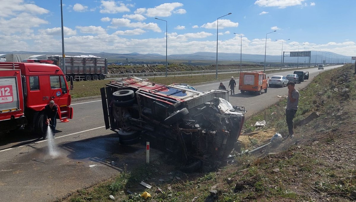 Kars’ta 3 araçlık zincirleme trafik kazası