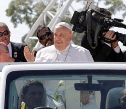 Papa Francis, kariyerinin en uzun yolculuğunu tamamladı: ABD seçimlerinde “kötünün iyisi” seçilecek