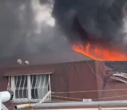 Sancaktepe’de çatı katında yangın: 2 itfaiye eri yaralandı