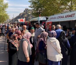 Şeyda polis için devre arkadaşları lokma dağıttı