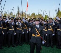 Teğmenlere kılıçlı yemin incelemesi | MSB: İnceleme devam ediyor