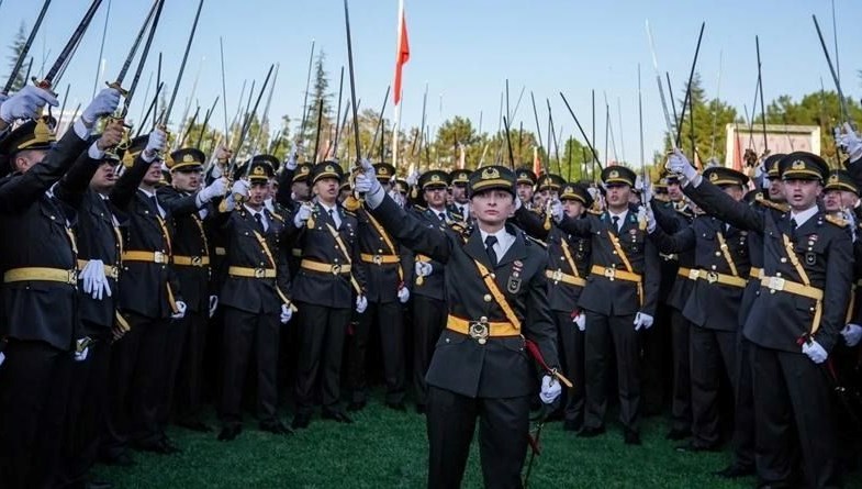 Teğmenlere kılıçlı yemin incelemesi | MSB: İnceleme devam ediyor