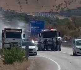 Tunceli’de seyir halindeki kamyon alev aldı