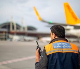 Uçaklar hava tur atıyor: Elektrik yüklü Cumulonimbus bulutları engel oluyor