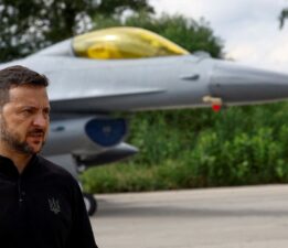 Ukraynalı pilotlar Romanya’da F-16 eğitimine başladı