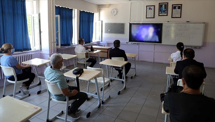 Ara tatil öğretmen seminerleri ne zaman, nasıl yapılacak? Seminerler online mı olacak? Bakan’dan açıklama geldi