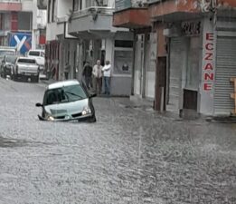 Artvin’in Hopa ilçesinde sağanak hasara yol açtı