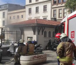 Beyoğlu Belediyesi önünde korkutan patlama: Bina tahliye edildi