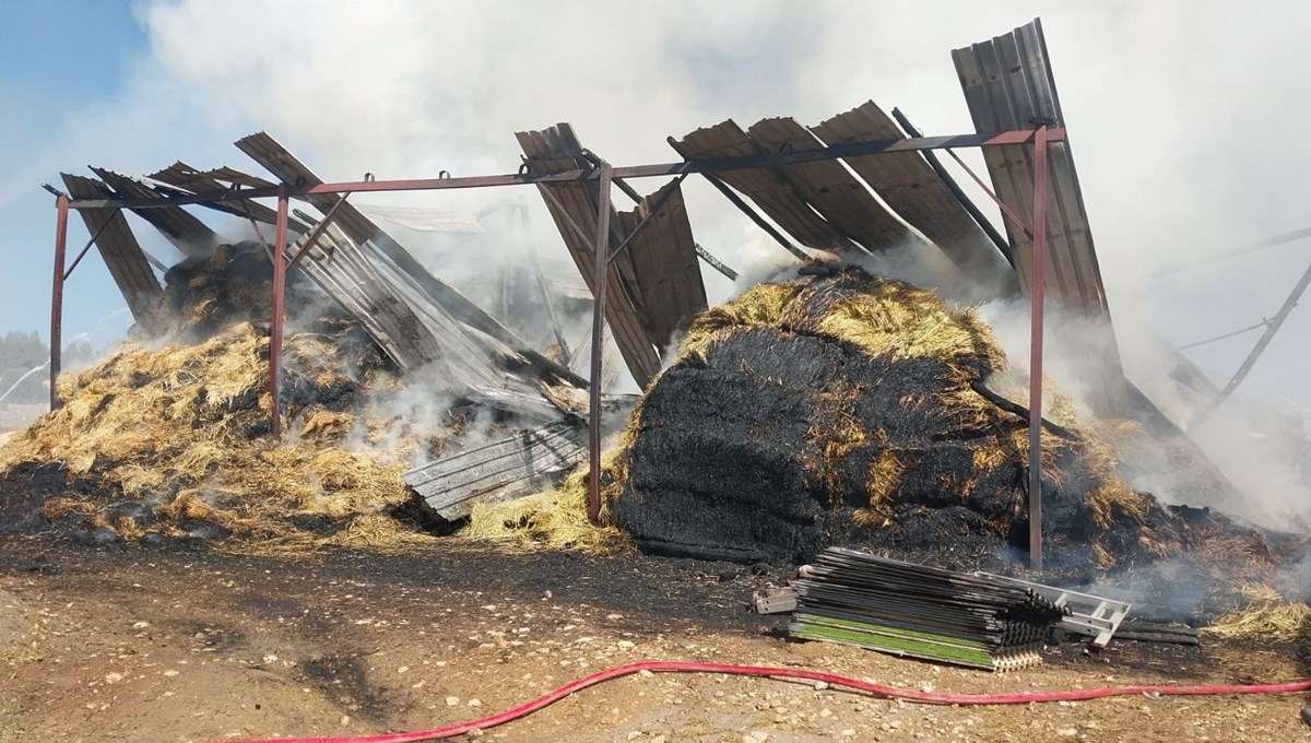 Burdur’da çıkan yangında 3 bin saman balyası yandı