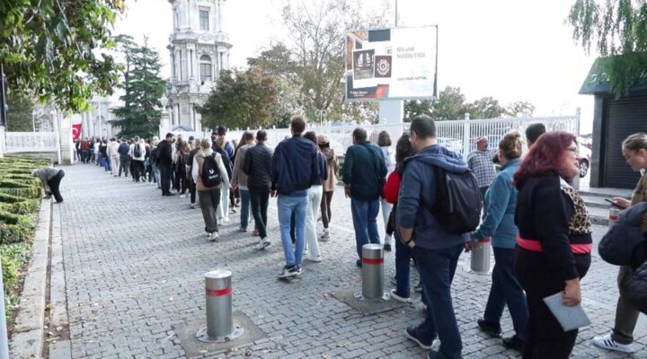 Dolmabahçe Sarayı’na ziyaretçi akını