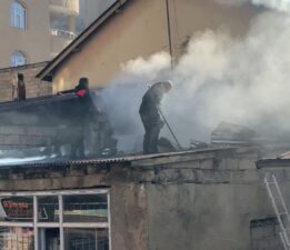 Hakkari’de bir iş yerinde yangın çıktı