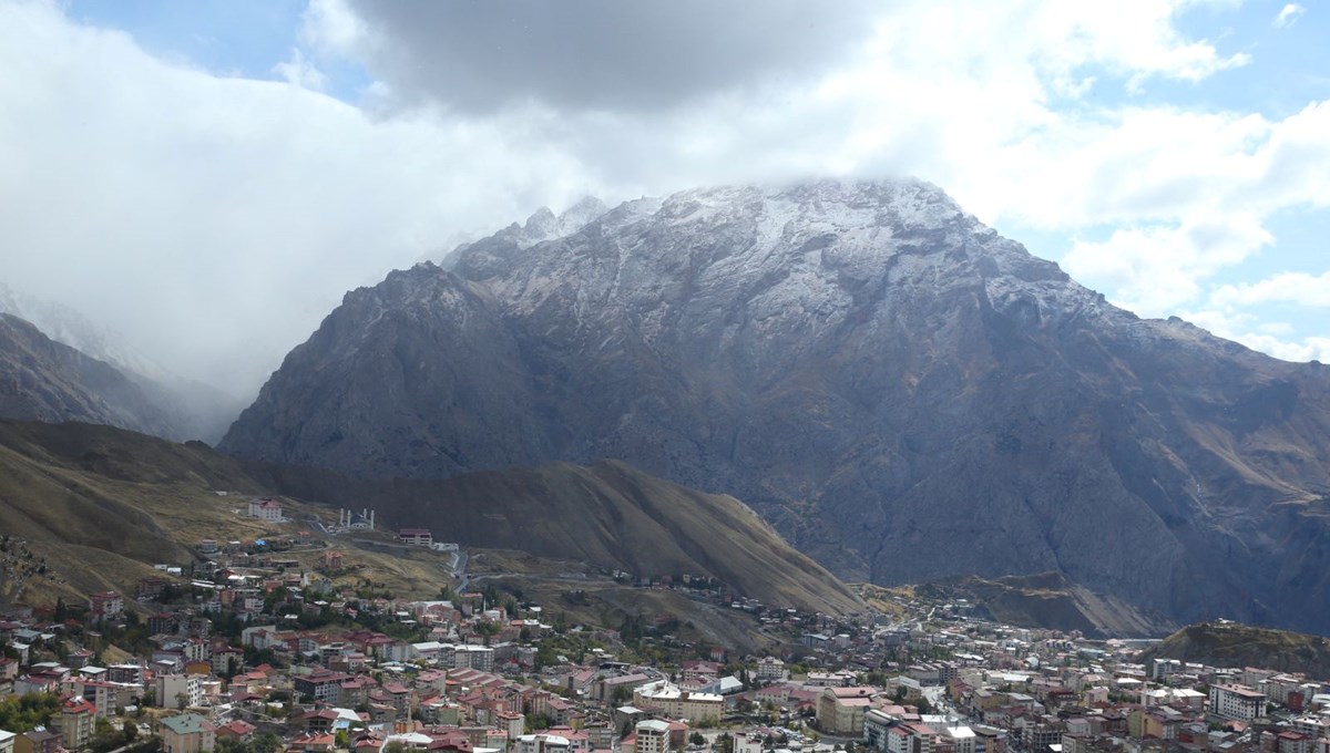 Hakkari’de kar yağışı etkili oldu