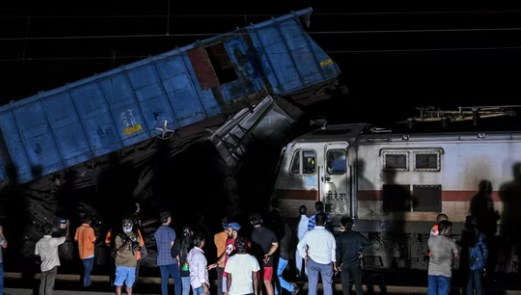 Hindistan’da tren kazası: 12 ölü