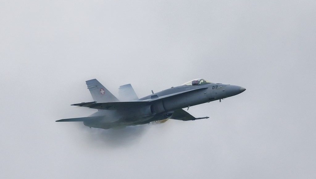 İspanya’ya ait F-18 savaş uçağı düştü: Pilot öldü