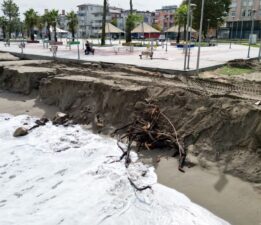 Karasu sahilindeki kıyı erozyonu