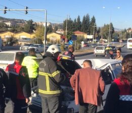 Kontrolden çıkan otomobil elektrik direğine çarptı: 1 yaralı