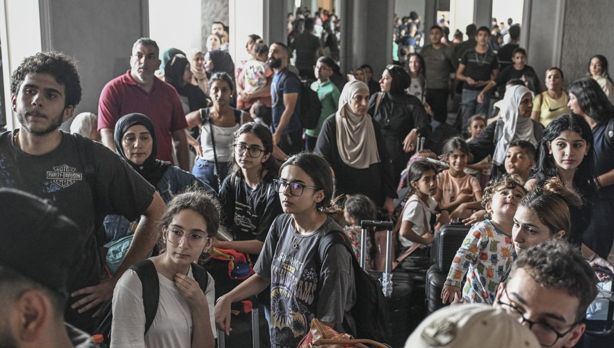 Lübnan’dan tahliyeler başladı: Gemiler Beyrut’tan yola çıktı