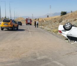 Şırnak’ta kavşakta dönüşü alamayan iki araç çarpıştı: 3 yaralı