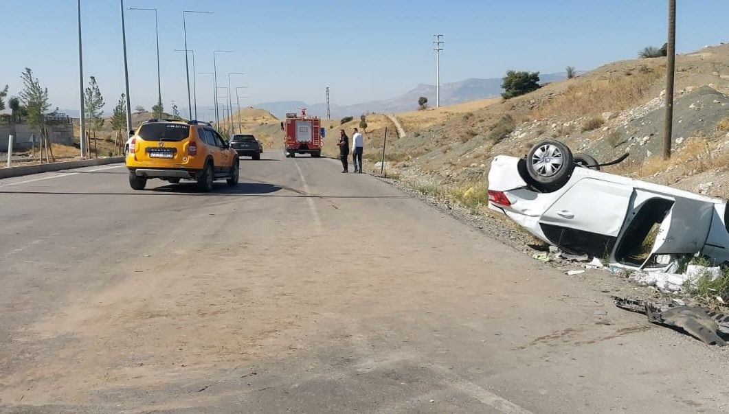 Şırnak’ta kavşakta dönüşü alamayan iki araç çarpıştı: 3 yaralı