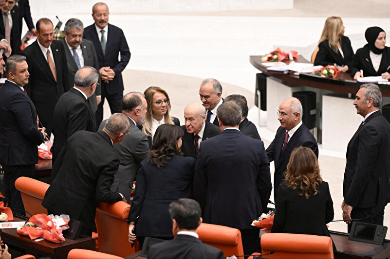 Türk siyasetinde tarihi dönemeç: Bahçeli’nin ‘Öcalan’ çağrısına kim ne dedi?