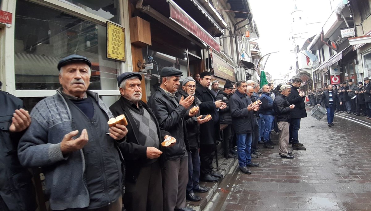 7 asırlık gelenek sürüyor: 7’den 70’e herkes eşlik ediyor