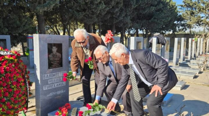 Azerbaycanlılar Karabağ kahramanlarını unutmuyor…