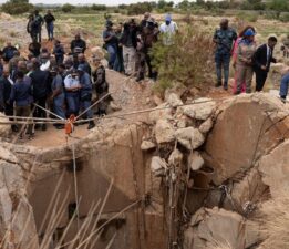 Binlerce işçi madene hapsedildi: Güney Afrika’da kaçak madenciler için kurtarma ekibi kuruldu