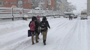 Birçok ilde eğitime kar nedeniyle bir gün ara verildi (Okullar bugün tatil mi?)