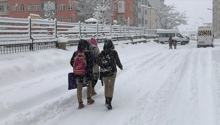 Birçok ilde eğitime kar nedeniyle bir gün ara verildi (Okullar bugün tatil mi?)