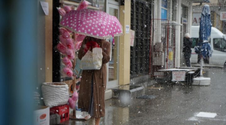 Hava sıcaklığının 10 derece birden düştü: Kar ve tipi etkili oldu