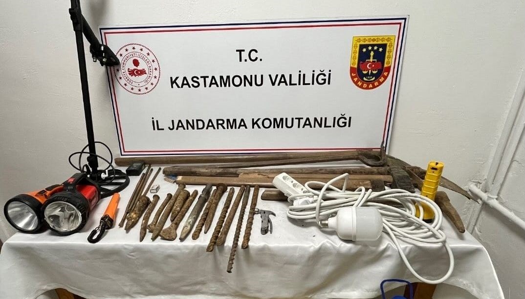 Kastamonu’da kaçak kazı yapan 5 şüpheli yakalandı