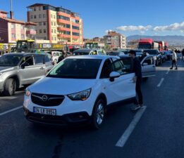 Kavşağın kapatılmasına tepki gösterdiler: Kara yolunu ulaşıma kapattı