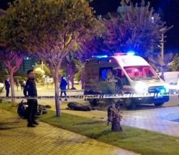 Mersin’de motosiklet ağaca çarptı: 2 ölü