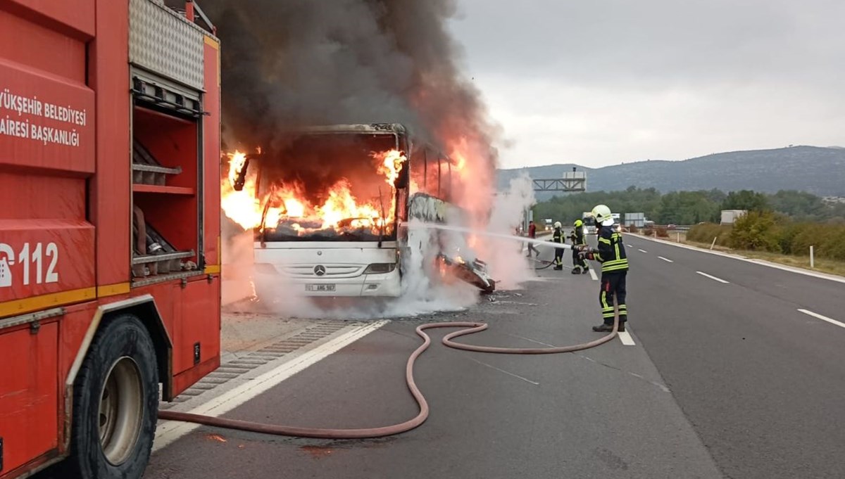 Mersin’de yolcu otobüsü alev alev yandı